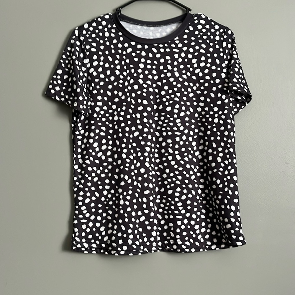 Black and white spotted T shirt